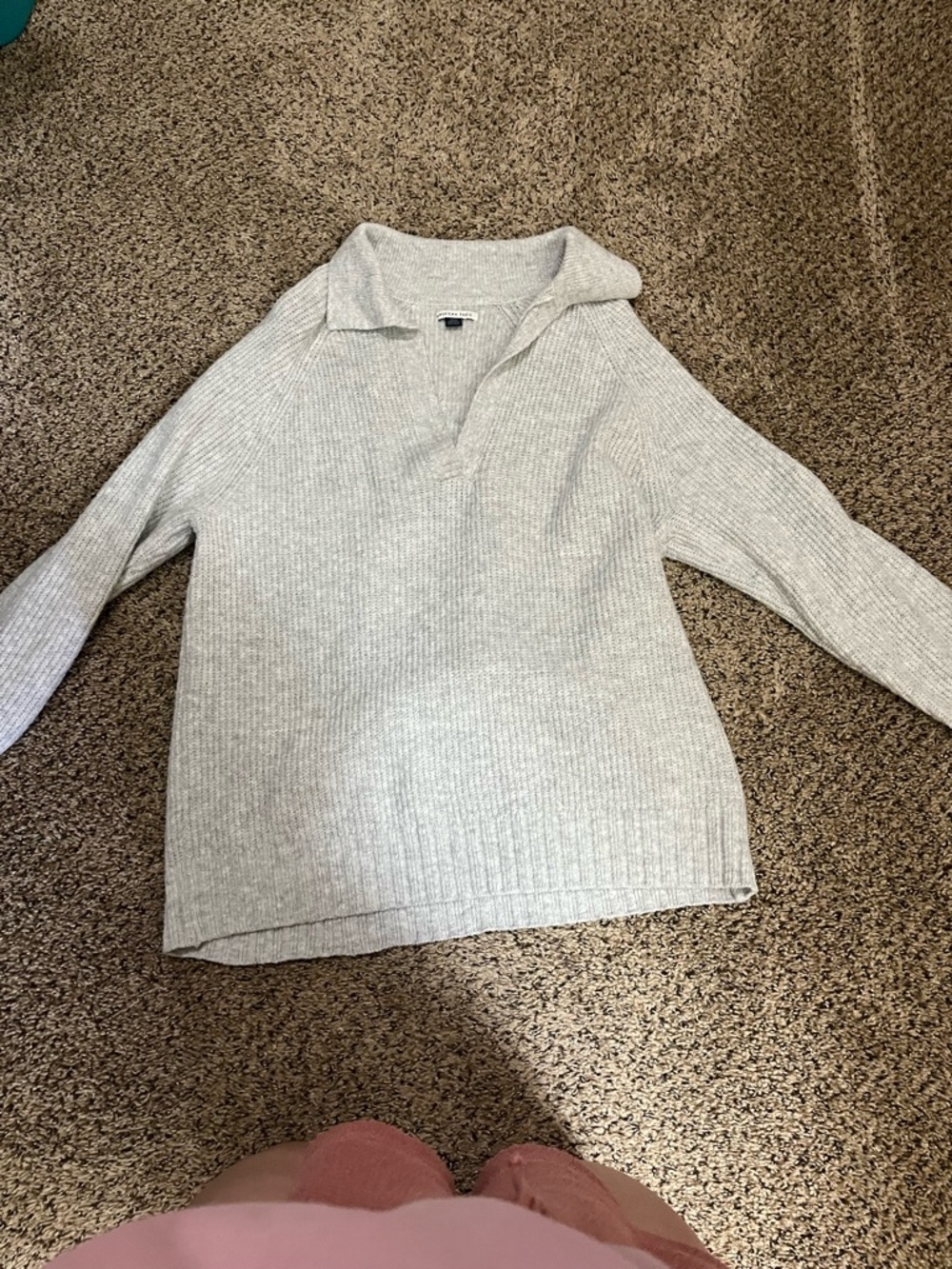 American Eagle Outfitters Light Gray Ribbed V‑Neck Pullover